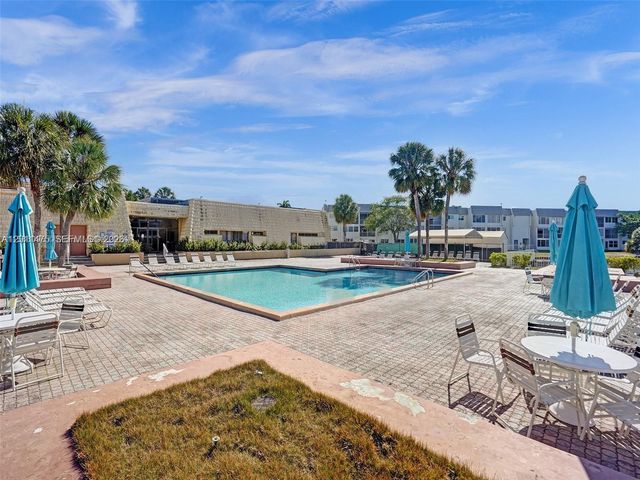 8465 Sunrise Lakes Blvd 212, Sunrise, FL 33322