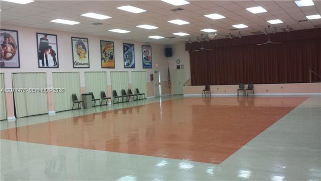8465 Sunrise Lakes Blvd 212, Sunrise, FL 33322