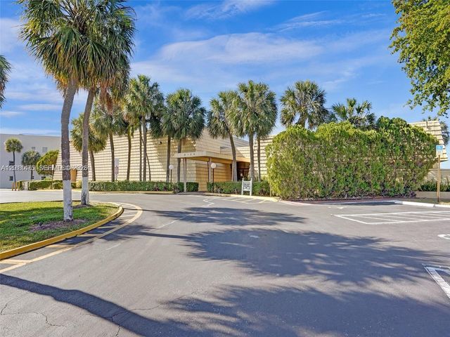 8465 Sunrise Lakes Blvd 212, Sunrise, FL 33322