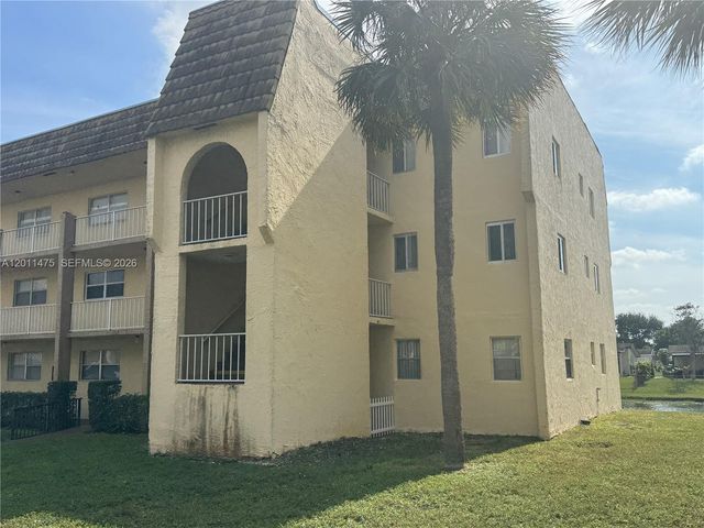 8465 Sunrise Lakes Blvd 212, Sunrise, FL 33322