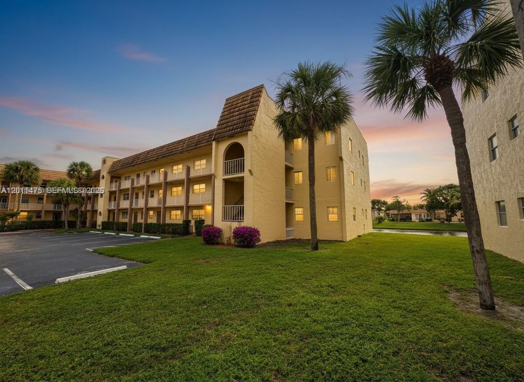 8465 Sunrise Lakes Blvd 212, Sunrise, FL 33322