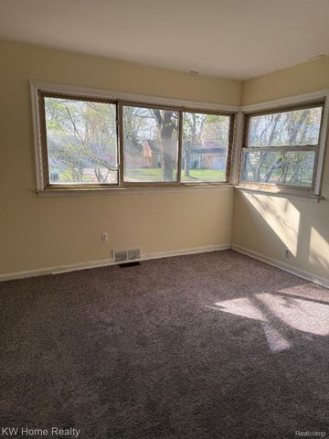 17228 Sunnybrook Drive, Southfield, MI 48076