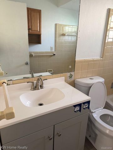 17228 Sunnybrook Drive, Southfield, MI 48076