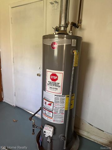 17228 Sunnybrook Drive, Southfield, MI 48076