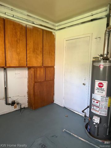 17228 Sunnybrook Drive, Southfield, MI 48076