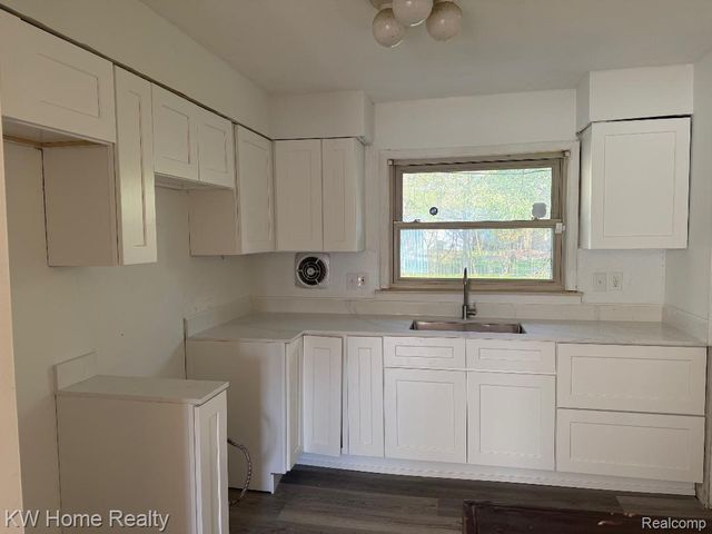 17228 Sunnybrook Drive, Southfield, MI 48076