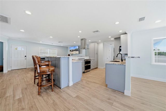 103 6TH STREET NW, Ruskin, FL 33570