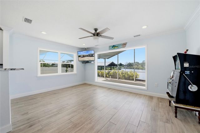 103 6TH STREET NW, Ruskin, FL 33570