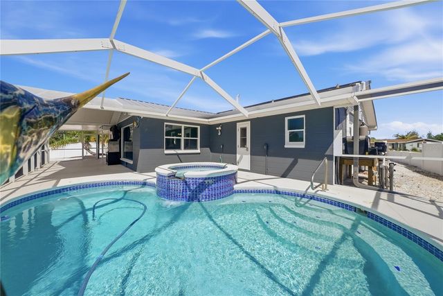 103 6TH STREET NW, Ruskin, FL 33570