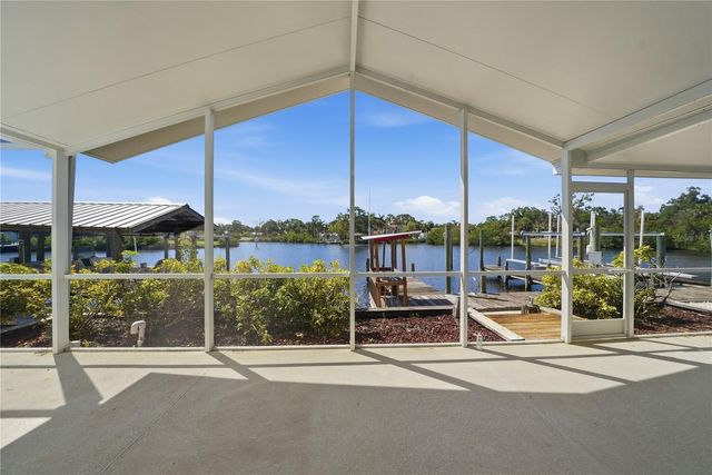 103 6TH STREET NW, Ruskin, FL 33570