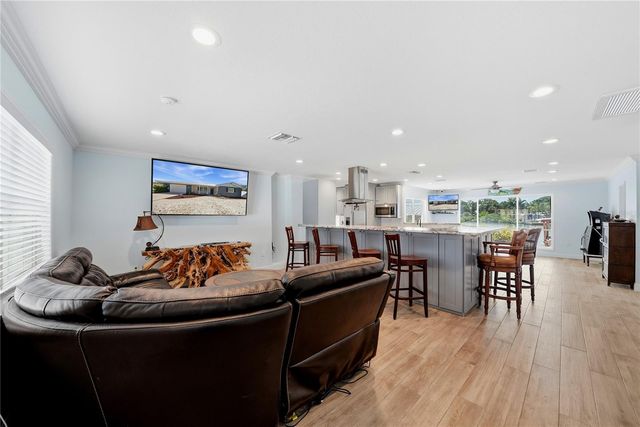 103 6TH STREET NW, Ruskin, FL 33570