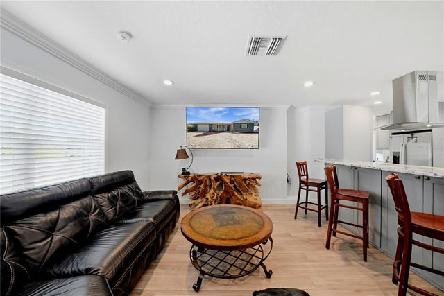 103 6TH STREET NW, Ruskin, FL 33570