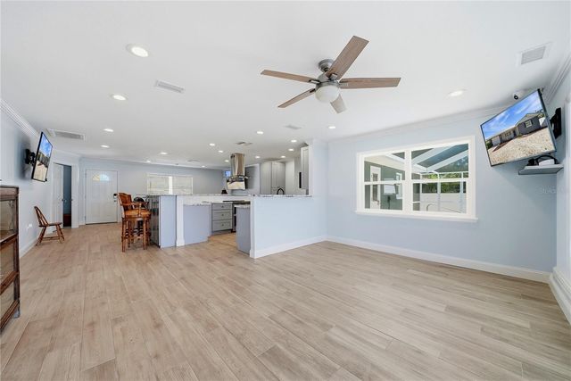 103 6TH STREET NW, Ruskin, FL 33570