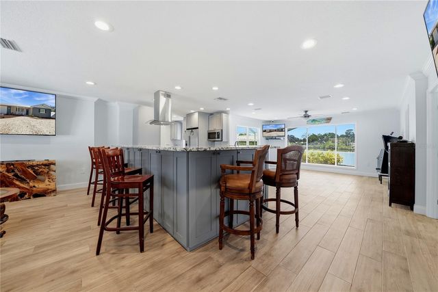 103 6TH STREET NW, Ruskin, FL 33570