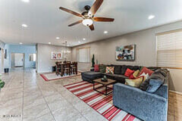 7657 S DEBRA Drive, Gilbert, AZ 85298