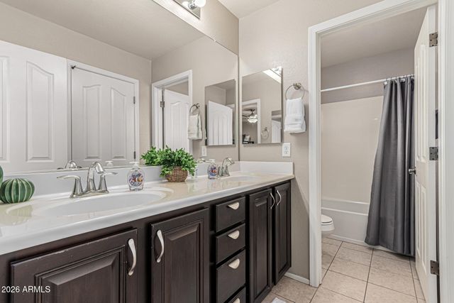 7657 S DEBRA Drive, Gilbert, AZ 85298