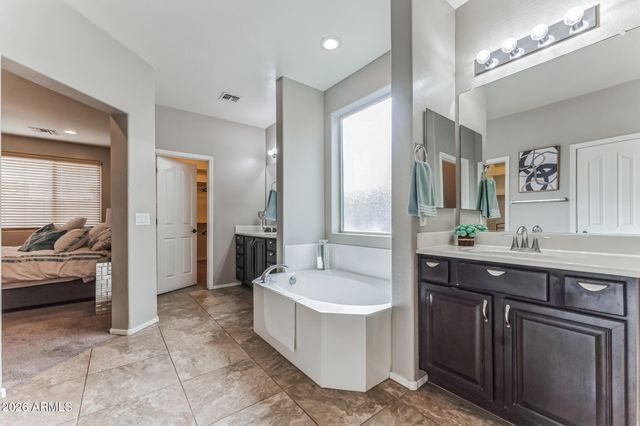 7657 S DEBRA Drive, Gilbert, AZ 85298