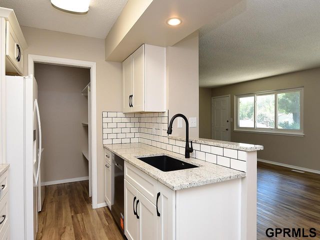 2205 Sandstone Road, Lincoln, NE 68512