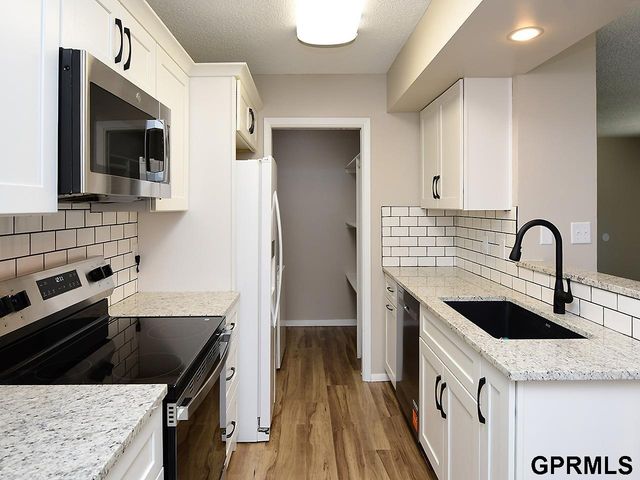 2205 Sandstone Road, Lincoln, NE 68512