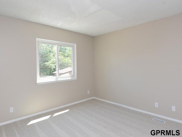2205 Sandstone Road, Lincoln, NE 68512