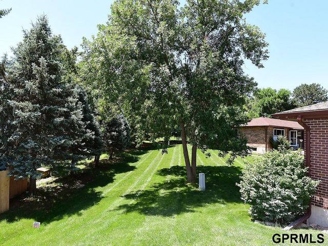 2205 Sandstone Road, Lincoln, NE 68512
