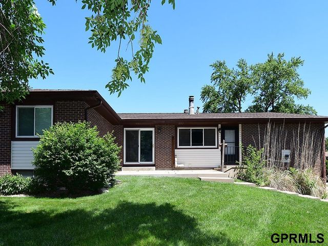 2205 Sandstone Road, Lincoln, NE 68512