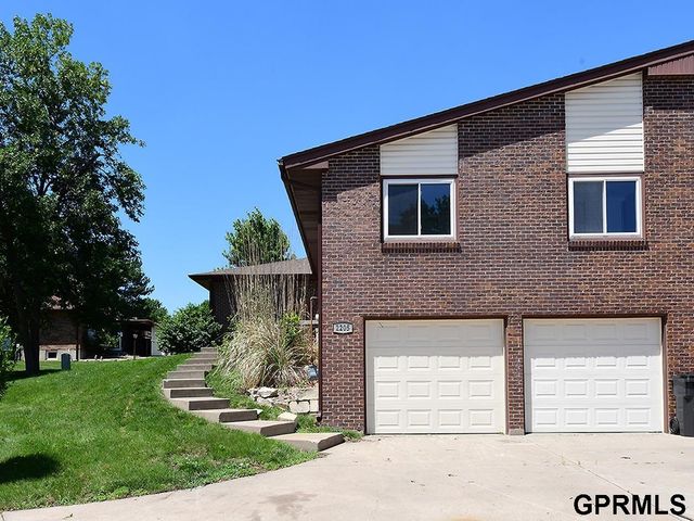 2205 Sandstone Road, Lincoln, NE 68512