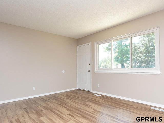 2205 Sandstone Road, Lincoln, NE 68512