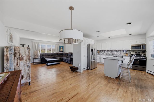 10 Gale Court, Patchogue, NY 11772