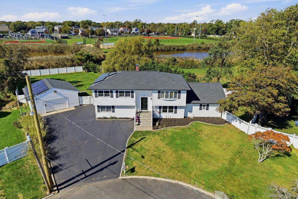 10 Gale Court, Patchogue, NY 11772 — photo 2