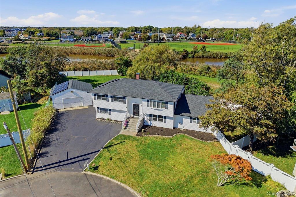10 Gale Court, Patchogue, NY 11772 — photo 3