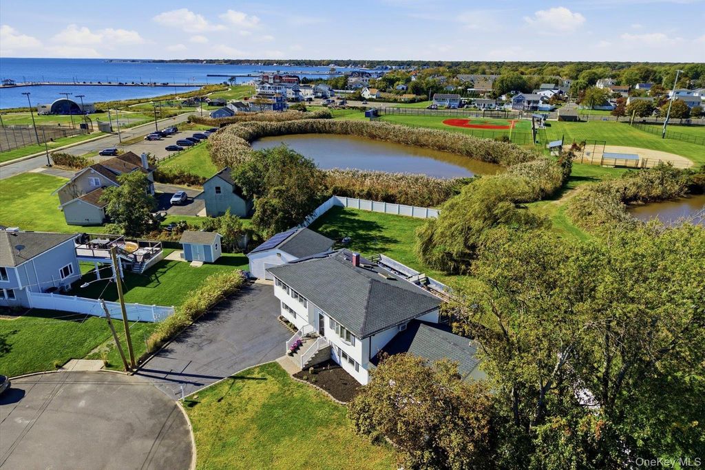10 Gale Court, Patchogue, NY 11772 — photo 4