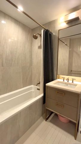 2315 44th Dr, Long Island City, NY 11101