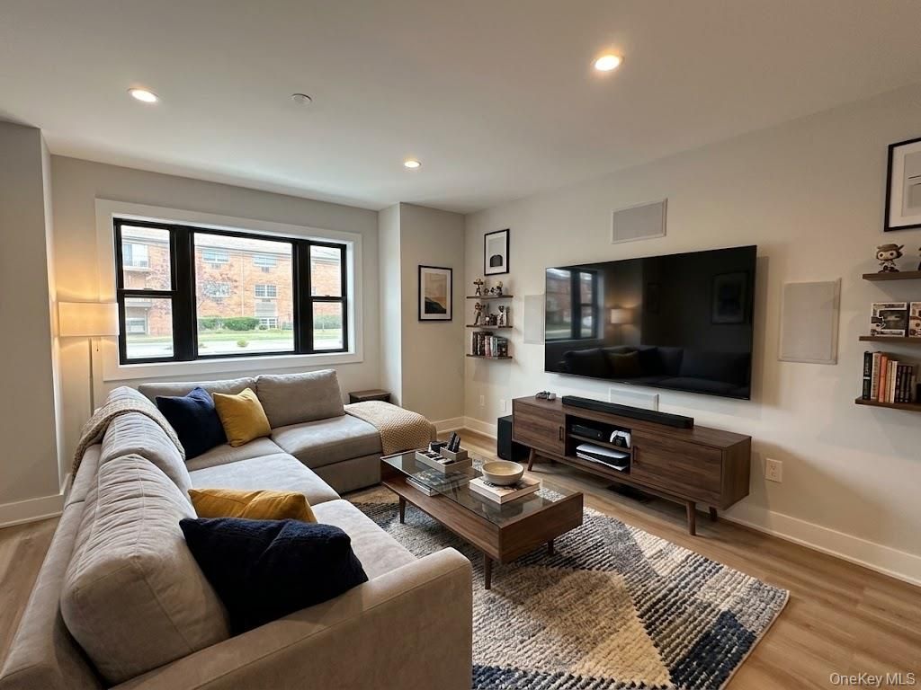 161 Union Avenue 5, Lynbrook, NY 11563 — photo 2