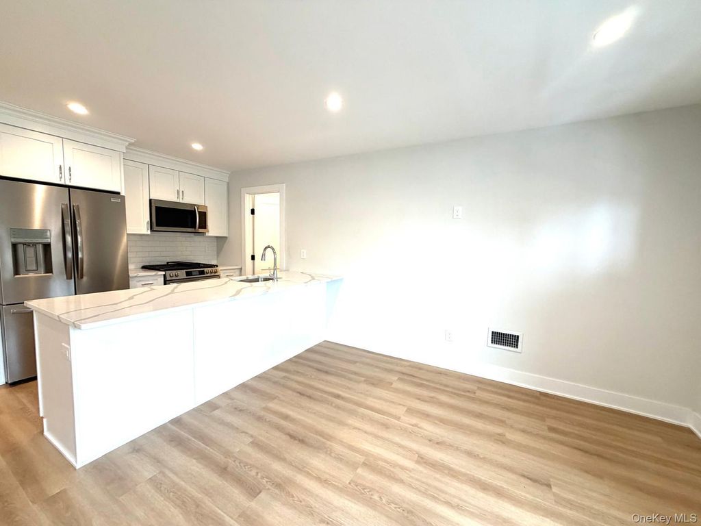 161 Union Avenue 5, Lynbrook, NY 11563 — photo 5