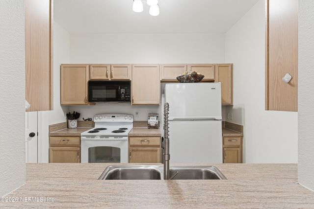 10550 BAYMEADOWS Road 930, Jacksonville, FL 32256