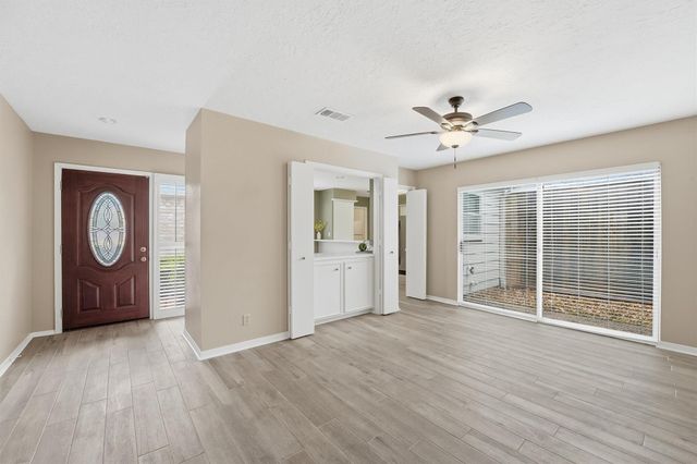 2513 Country Club Boulevard, Sugar Land, TX 77478