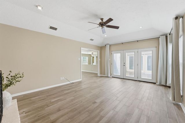 2513 Country Club Boulevard, Sugar Land, TX 77478