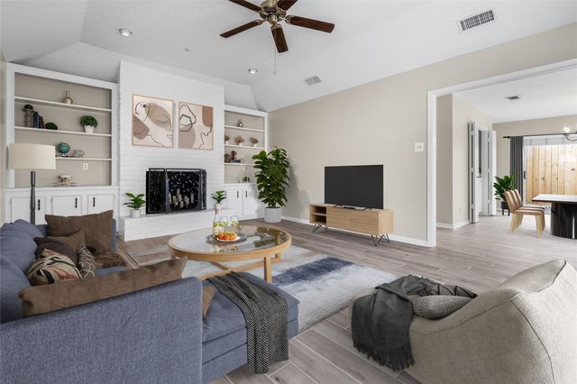 2513 Country Club Boulevard, Sugar Land, TX 77478