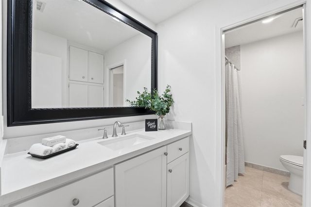 2513 Country Club Boulevard, Sugar Land, TX 77478