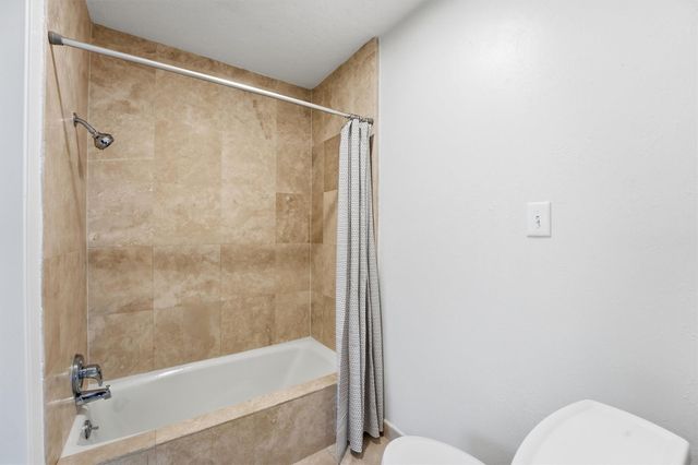 2513 Country Club Boulevard, Sugar Land, TX 77478