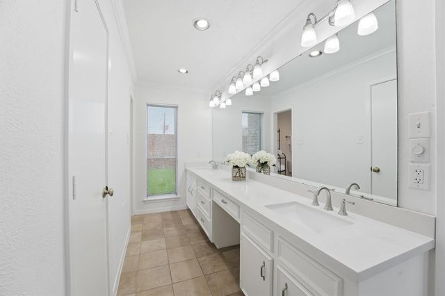 2513 Country Club Boulevard, Sugar Land, TX 77478