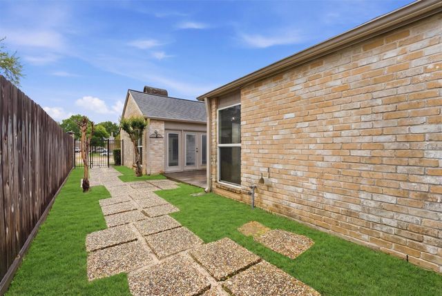 2513 Country Club Boulevard, Sugar Land, TX 77478