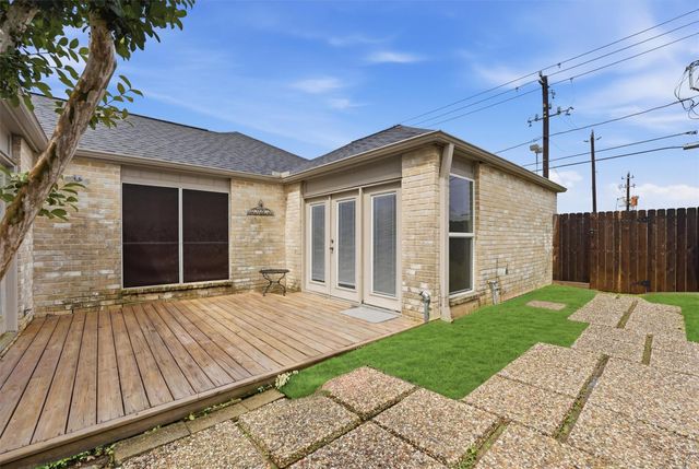 2513 Country Club Boulevard, Sugar Land, TX 77478