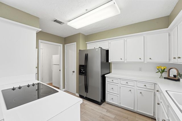 2513 Country Club Boulevard, Sugar Land, TX 77478