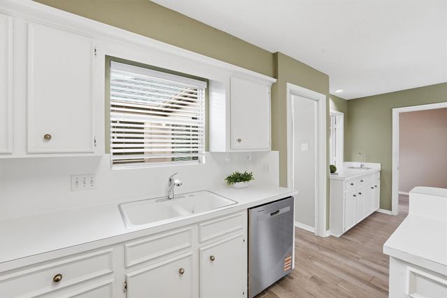 2513 Country Club Boulevard, Sugar Land, TX 77478