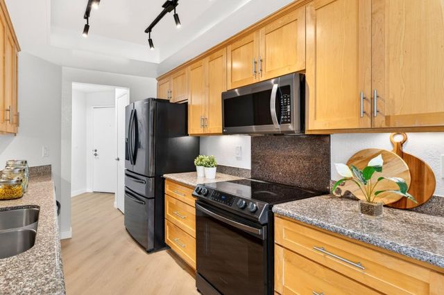 9 Cove Lane, Redwood City, CA 94065