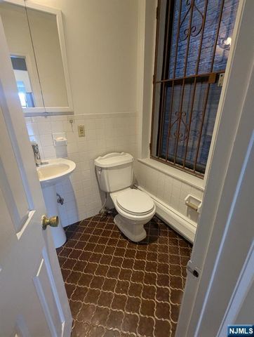 963 Boulevard East 2-3, Weehawken, NJ 07086