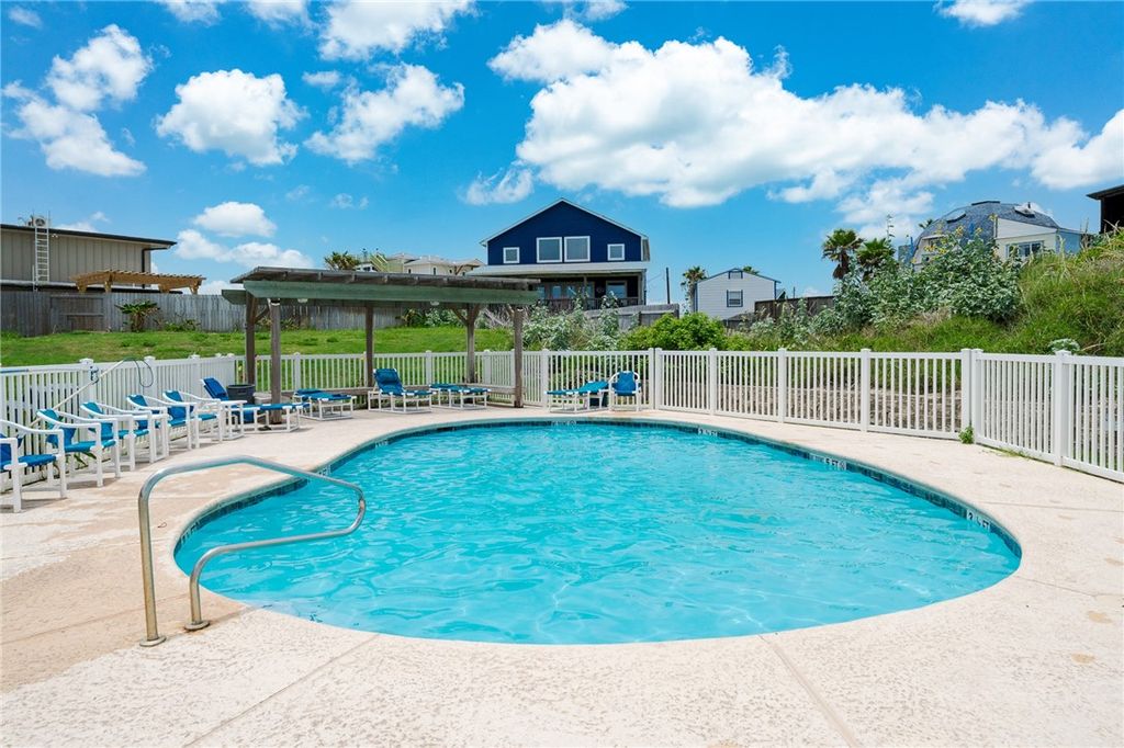 810 Banyan Beach Dr 126, Port Aransas, TX 78373 — exterior