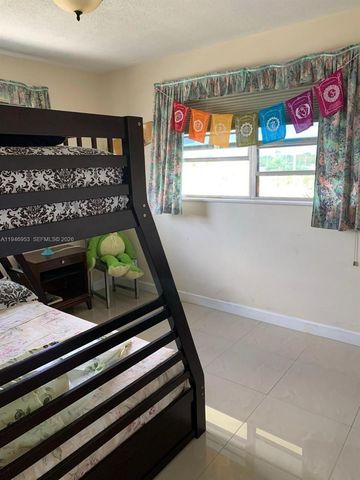 16801 NE 13th Ave 301, Miami, FL 33162